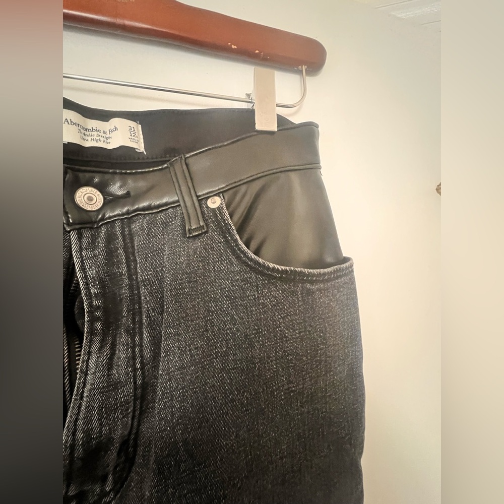 Abercrombie Ultra High Rise Ankle Straight Mixed Media Jeans 31/12S - Picture 4 of 5